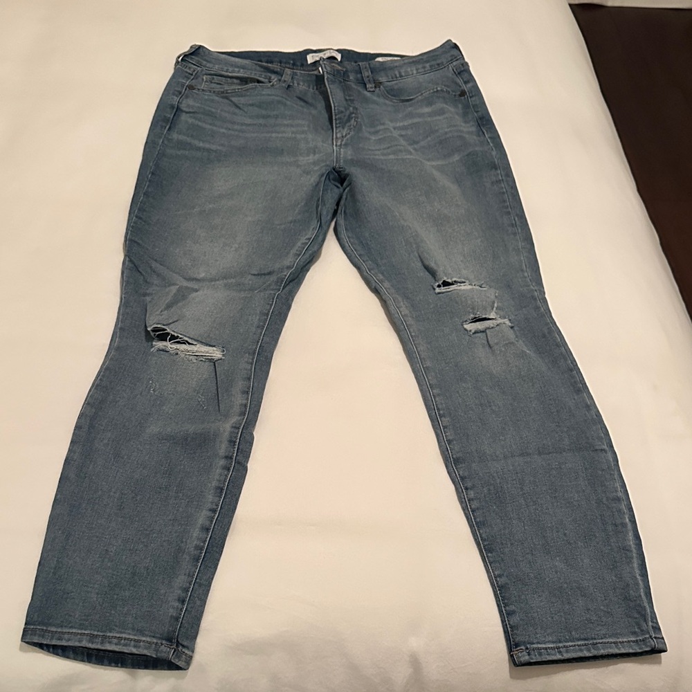 Sofia by Sofia Vergara Light Blue Distressed Skinny Jeans